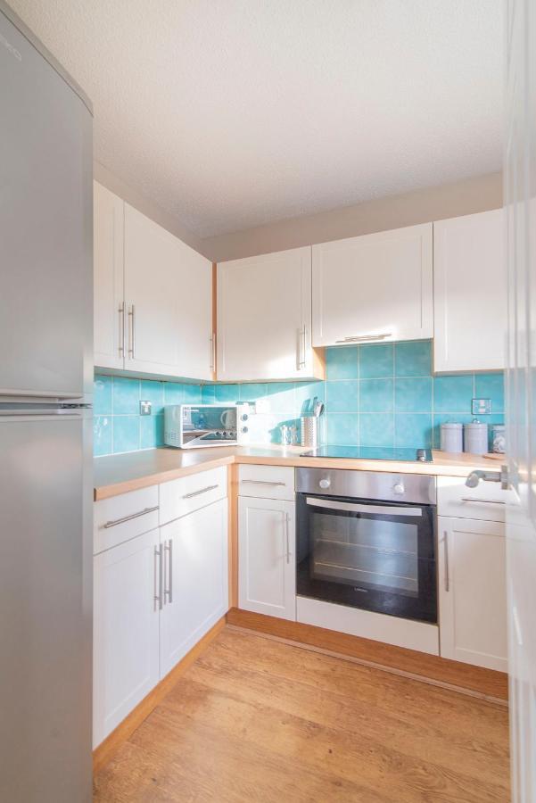 Apartment Ground Floor West End /city Centre / Rockvilla Flat & Parking *